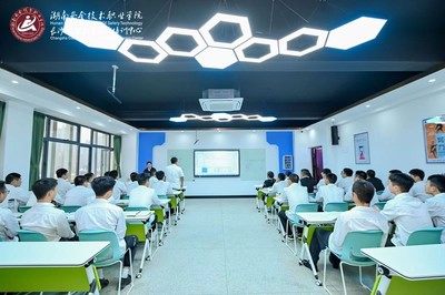 產(chǎn)教融合新篇章 安培中心攜手三企共建軟件與網(wǎng)絡(luò)安全產(chǎn)業(yè)學(xué)院，賦能上海網(wǎng)絡(luò)信息安全軟件開發(fā)